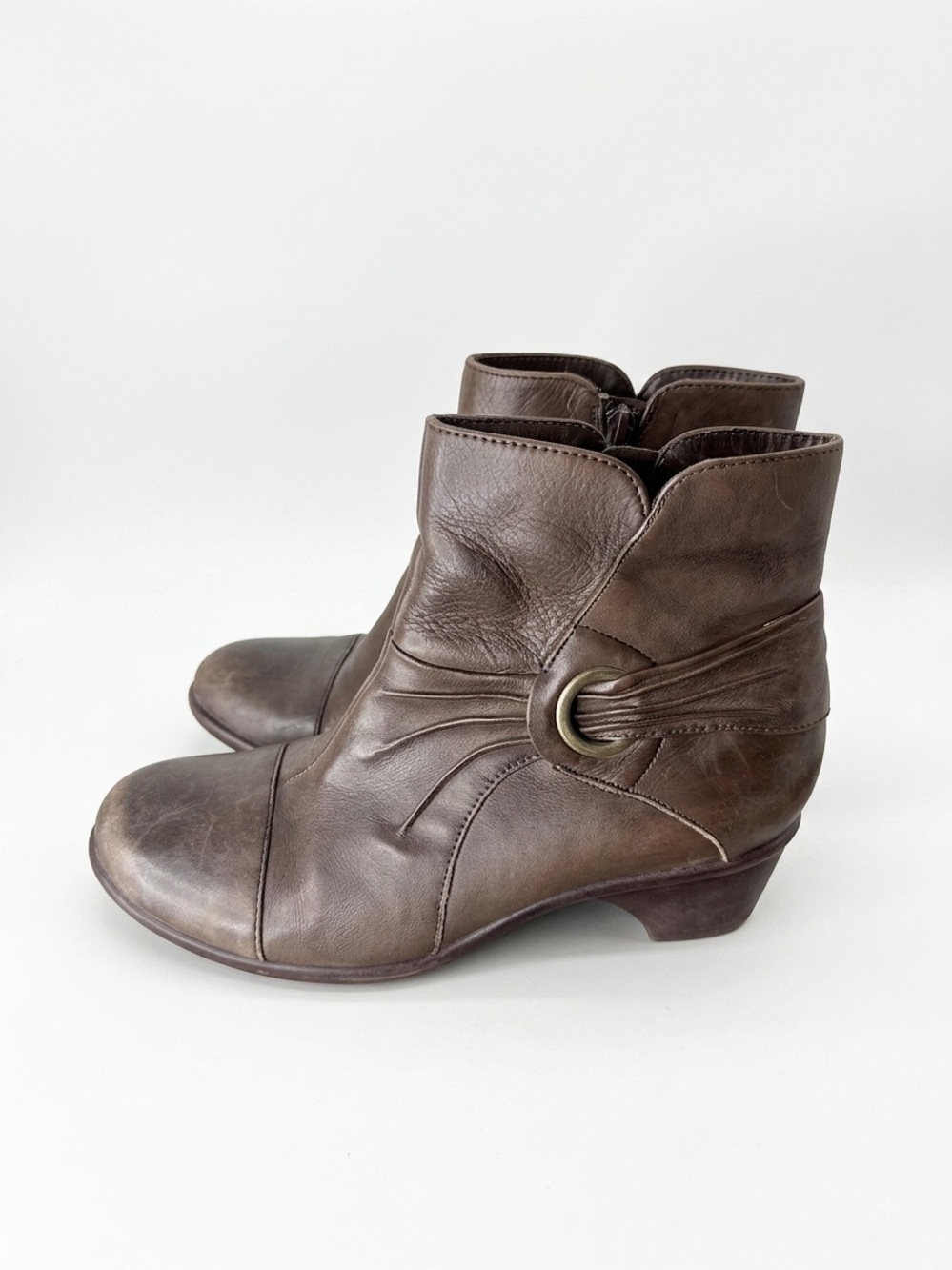 CLARKS Bendables Brown Leather Rosabelle Booties Zipper Distressed Size 8.5